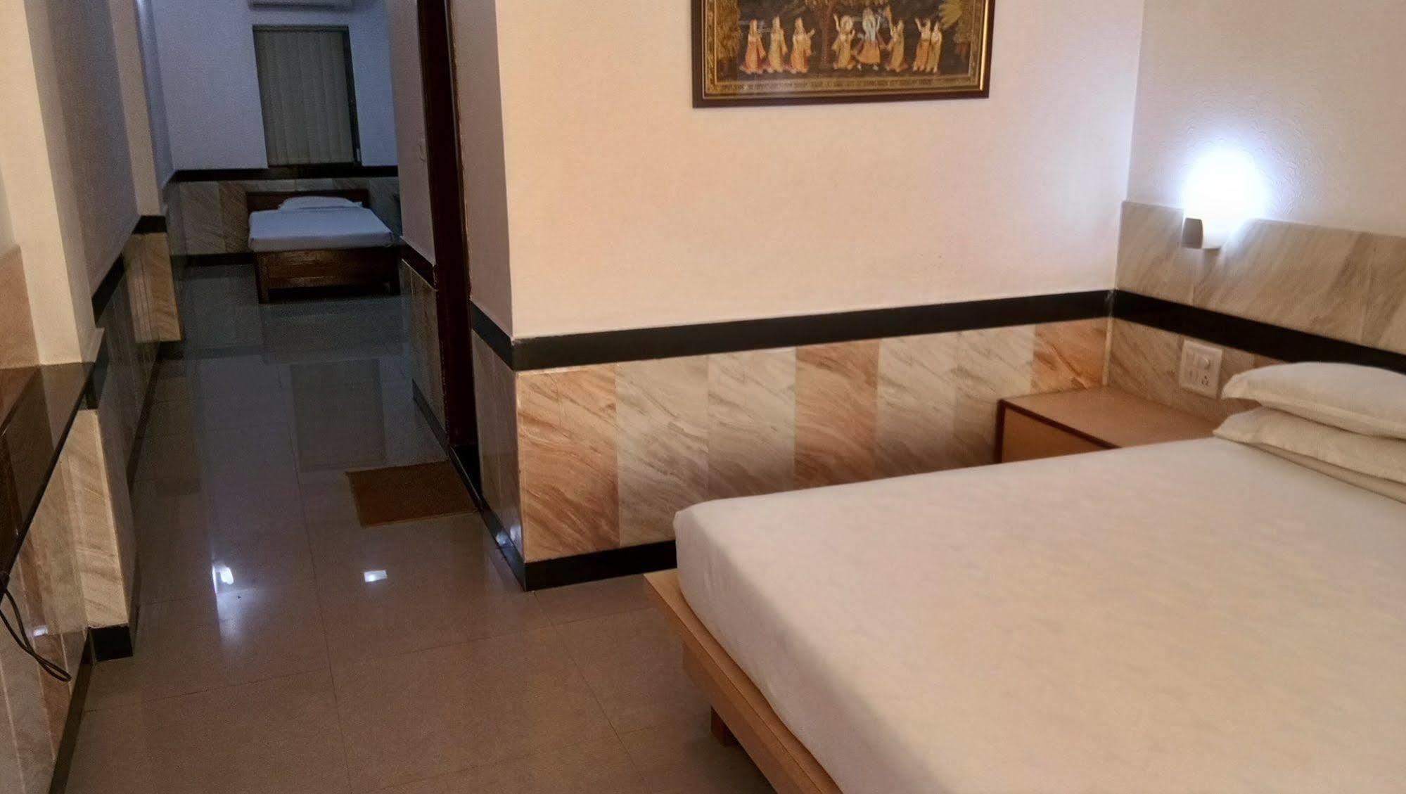 Hotel Arch Manor Deluxe Bhopal Exterior foto