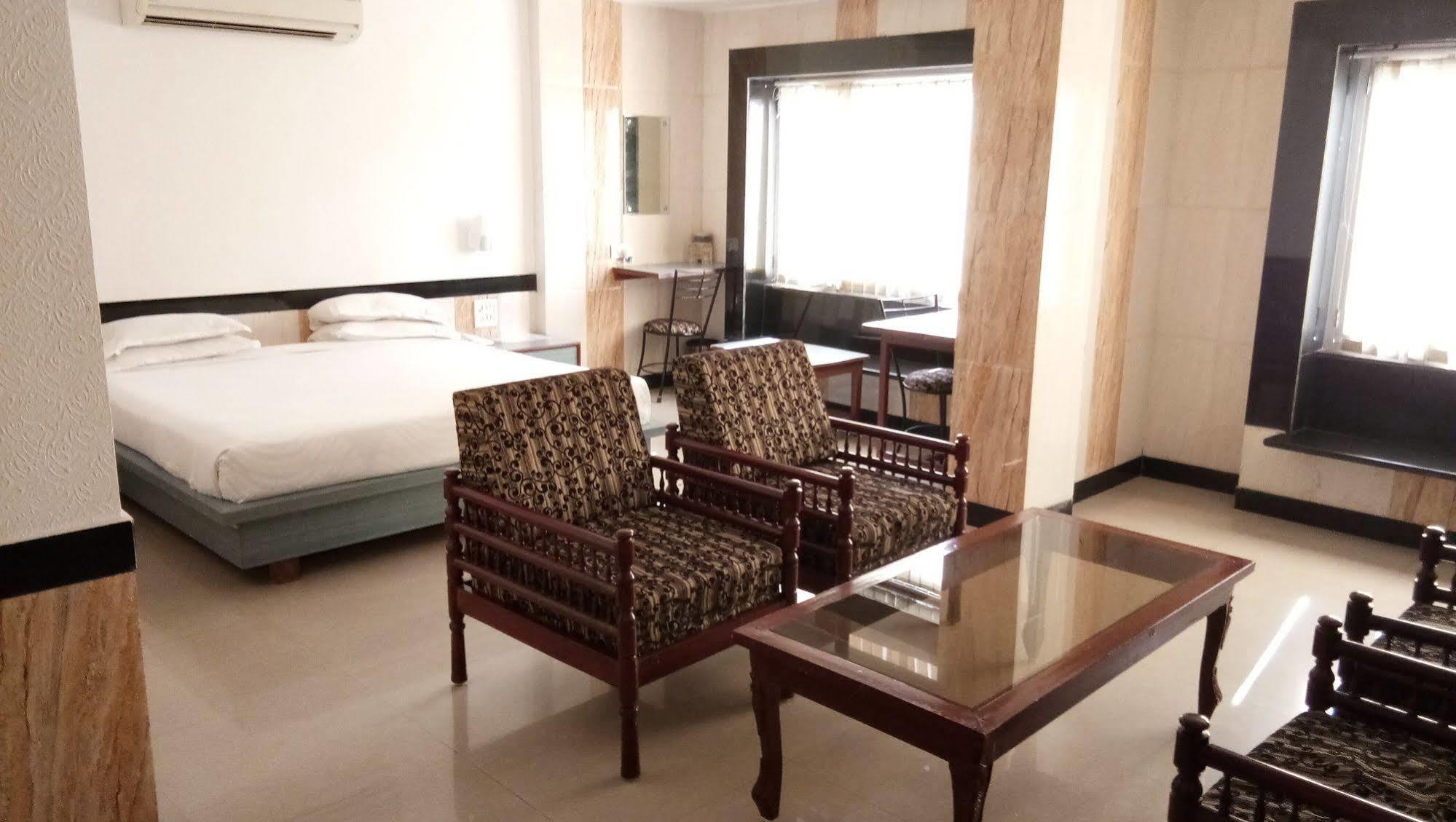 Hotel Arch Manor Deluxe Bhopal Exterior foto